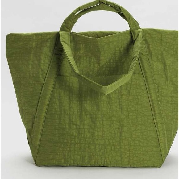 Baggu Travel Cloud Bag in Avocado - Picture 1 of 9